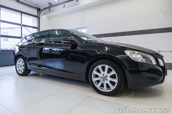 Volvo V60 D3 120kW man. 5vál. Servi 2011