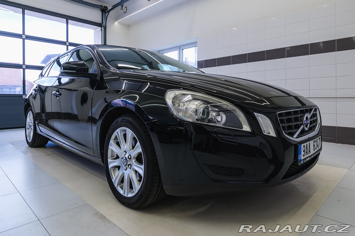 Volvo V60 D3 120kW man. 5vál. Servi 2011