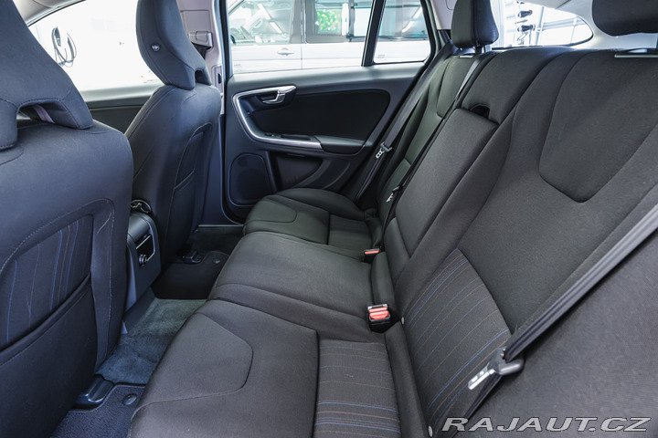 Volvo V60 D3 120kW man. 5vál. Servi 2011
