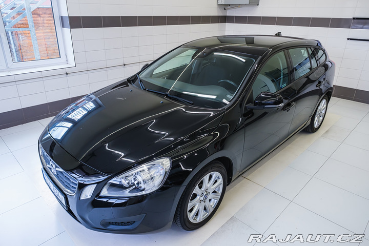Volvo V60 D3 120kW man. 5vál. Servi 2011