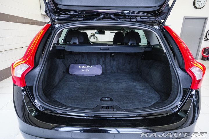 Volvo V60 D3 120kW man. 5vál. Servi 2011