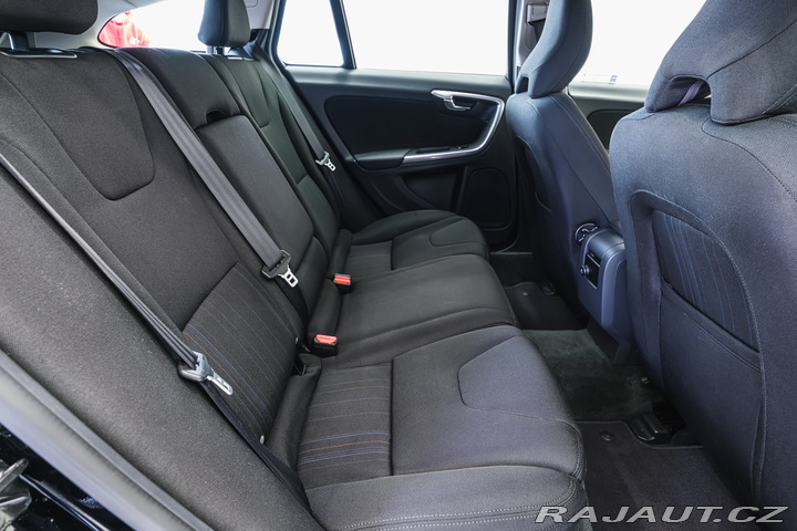 Volvo V60 D3 120kW man. 5vál. Servi 2011