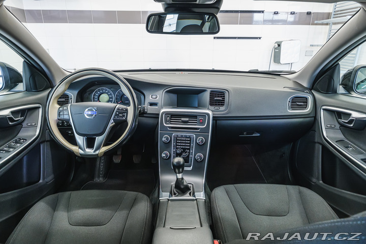 Volvo V60 D3 120kW man. 5vál. Servi 2011