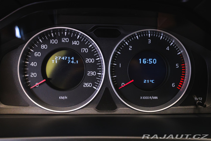 Volvo V60 D3 120kW man. 5vál. Servi 2011