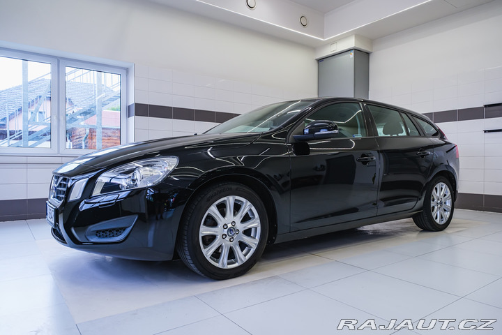 Volvo V60 D3 120kW man. 5vál. Servi 2011