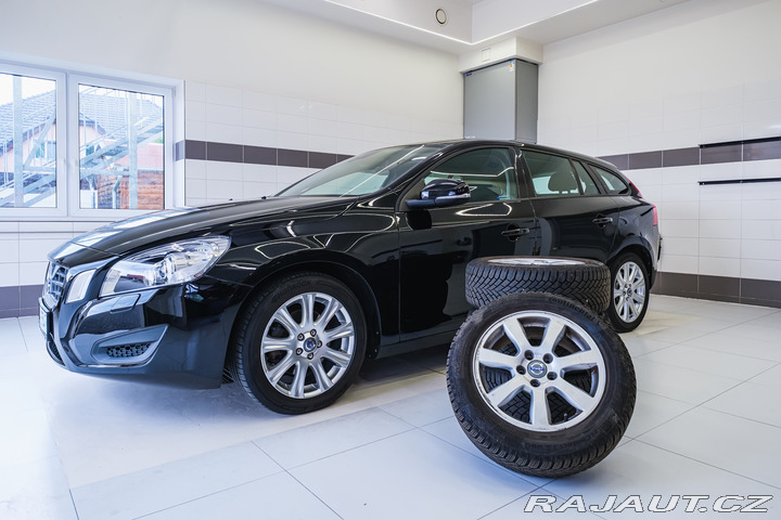 Volvo V60 D3 120kW man. 5vál. Servi 2011