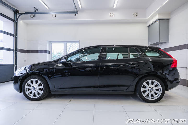 Volvo V60 D3 120kW man. 5vál. Servi 2011