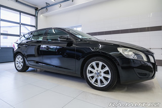 Volvo V60 D3 120kW man. 5vál. Servi 2011