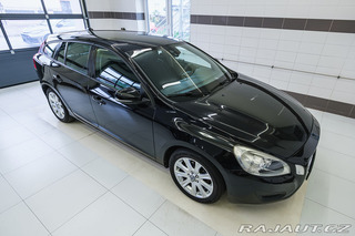 Volvo V60 D3 120kW man. 5vál. Servi 2011