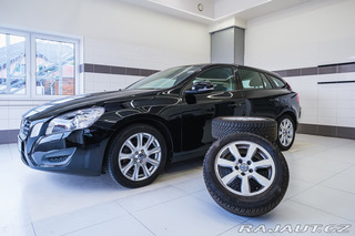 Volvo V60 D3 120kW man. 5vál. Servi 2011