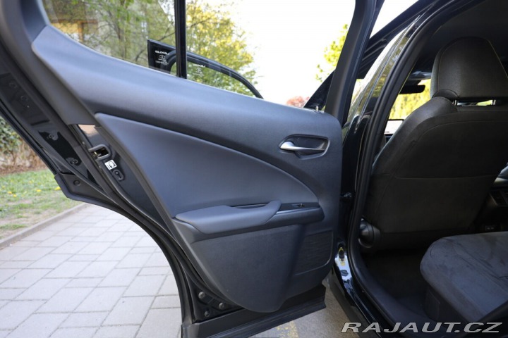 Lexus Ostatní modely UX 300h 300H 2.0 HEV BUSINESS TEC 2025