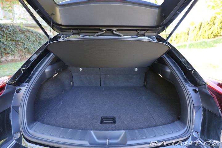 Lexus Ostatní modely UX 300h 300H 2.0 HEV BUSINESS TEC 2025
