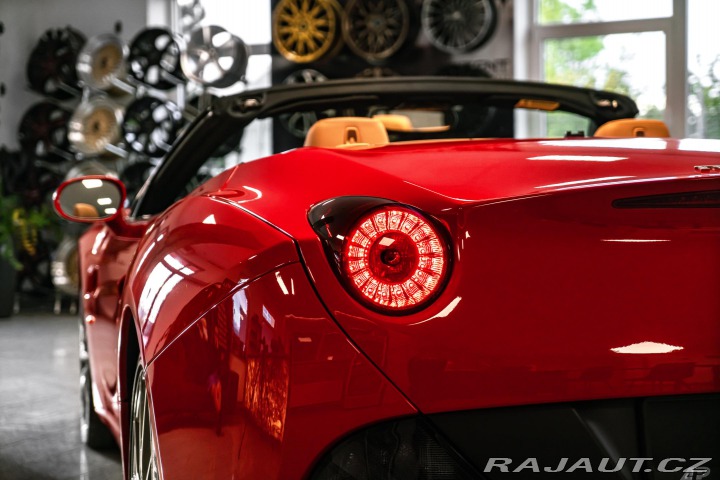 Ferrari California ROSSO CORSA/KAMERA/ 2010