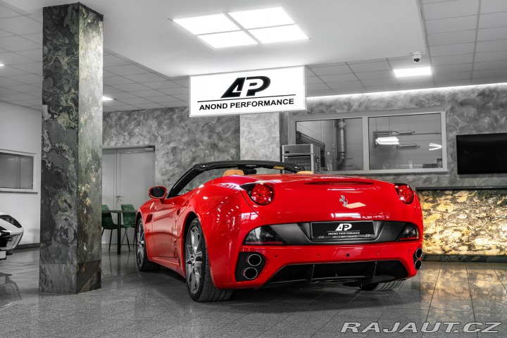 Ferrari California ROSSO CORSA/KAMERA/ 2010