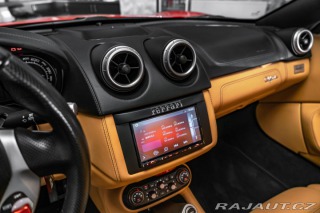 Ferrari California ROSSO CORSA/KAMERA/ 2010