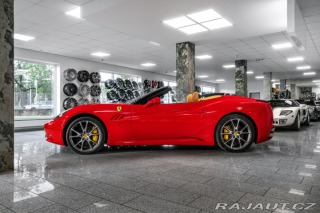 Ferrari California ROSSO CORSA/KAMERA/ 2010
