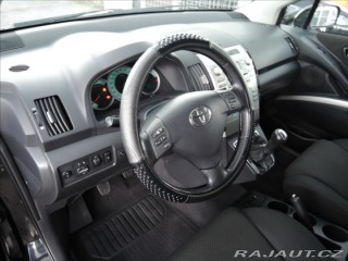 Toyota Corolla Verso 2,2 D-4D Tažné Senzory 2006
