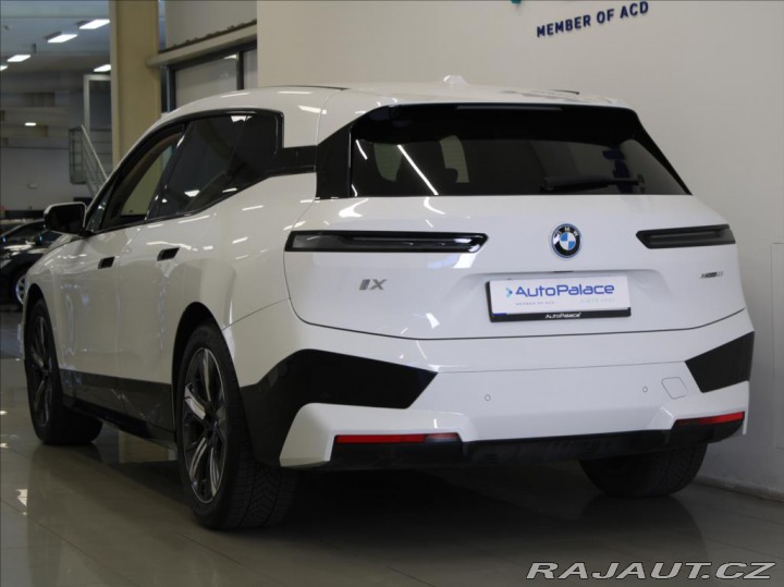 BMW iX 0,1 xDrive50 H/K 1.maj.ČR 2023