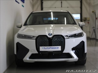 BMW iX 0,1 xDrive50 H/K 1.maj.ČR 2023