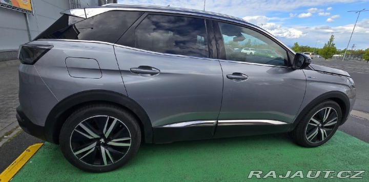 Peugeot 3008 1,6 pro hybrid 4 2022