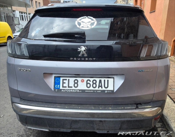 Peugeot 3008 1,6 pro hybrid 4 2022