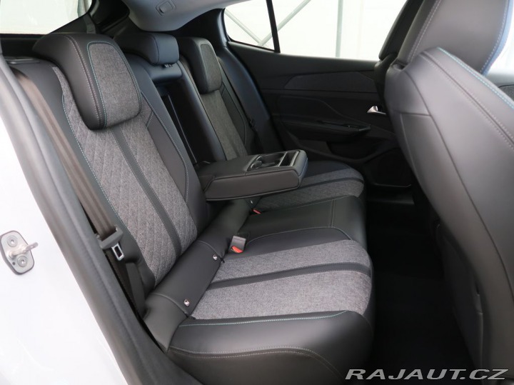Peugeot 408 1.2PureTech,96kW,ALLURE,A 2024