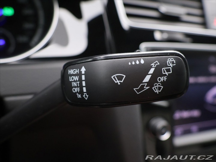 Volkswagen Golf 2,0 TSI R 221kW 4Motion D 2015