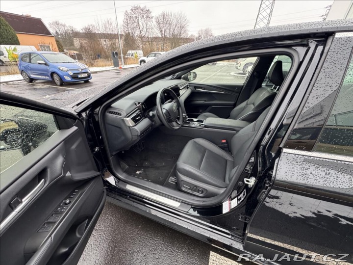 Toyota Camry 2,5 EXECUTIVE 2024