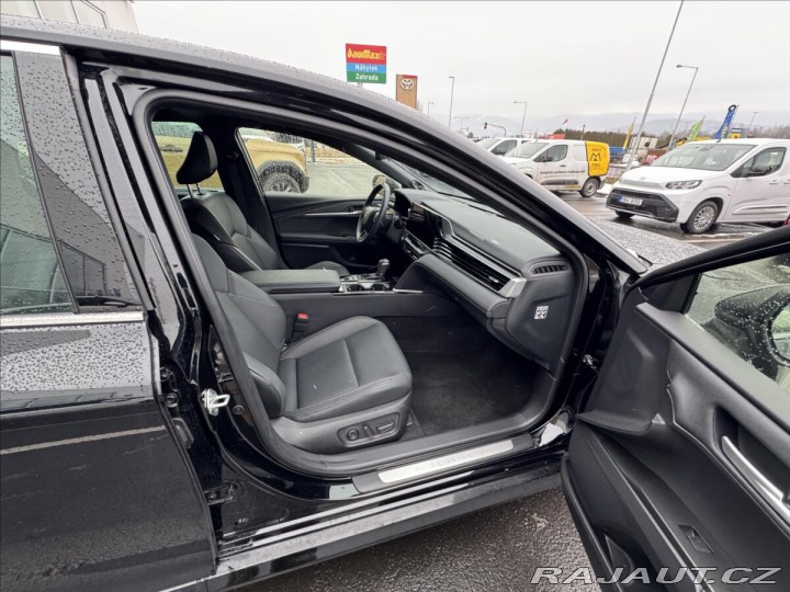Toyota Camry 2,5 EXECUTIVE 2024