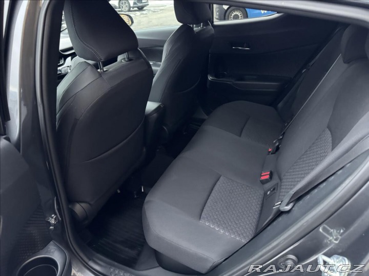 Toyota C-HR 1,8 STYLE 2023