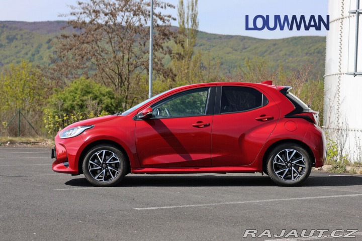 Toyota Yaris AT STYLE 2025