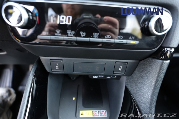 Toyota Yaris AT STYLE 2025