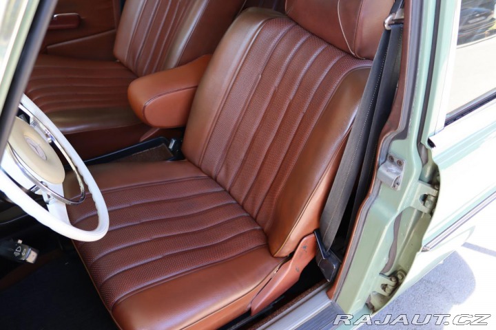 Mercedes-Benz Ostatní modely 115 W115 230.4 manuál 1974