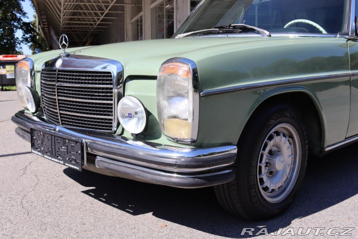 Mercedes-Benz Ostatní modely 115 W115 230.4 manuál 1974