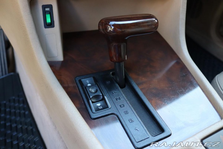 BMW 7 750i V12 E32 220kW 1989