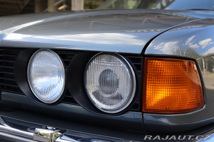 BMW 7 750i V12 E32 220kW 1989