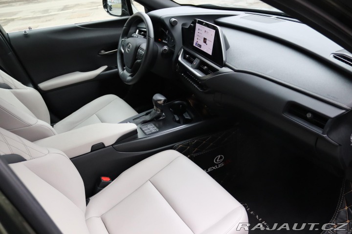 Lexus Ostatní modely UX 250h F-SPORT DESIGN 2.0 135kW 2023