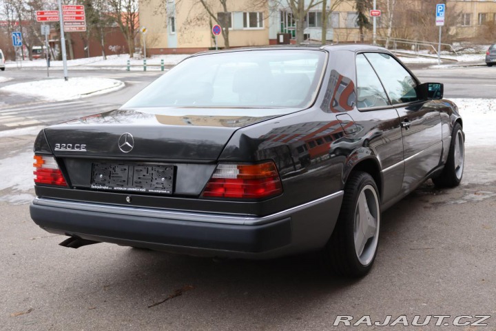 Mercedes-Benz 124 124 320CE AT 162kW 1992