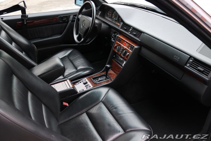 Mercedes-Benz 124 124 320CE AT 162kW 1992