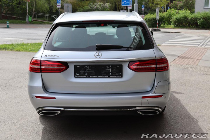Mercedes-Benz E E 300e PLUG-IN HYBRID KOM 2021