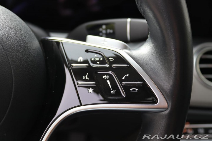 Mercedes-Benz E E 300e PLUG-IN HYBRID KOM 2021