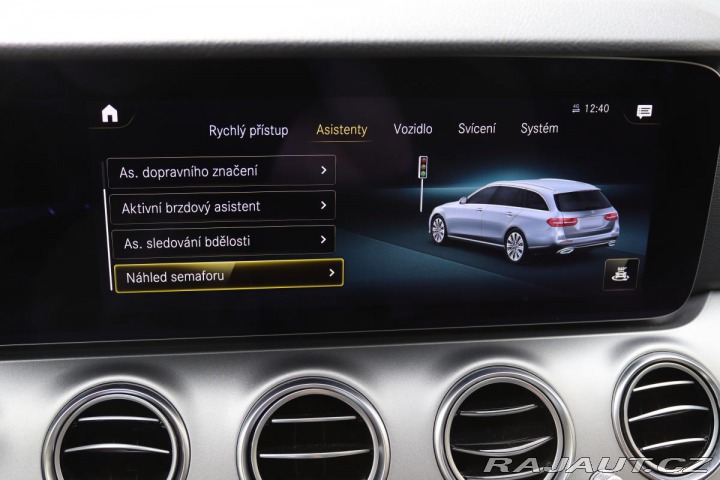 Mercedes-Benz E E 300e PLUG-IN HYBRID KOM 2021