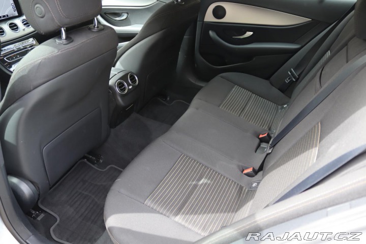 Mercedes-Benz E E 300e PLUG-IN HYBRID KOM 2021