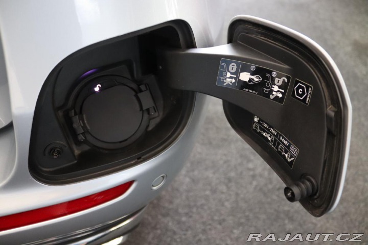 Mercedes-Benz E E 300e PLUG-IN HYBRID KOM 2021