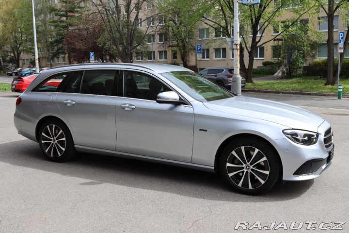 Mercedes-Benz E E 300e PLUG-IN HYBRID KOM 2021