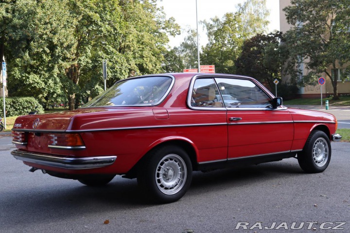 Mercedes-Benz 123 230CE KUPÉ AUTOMAT 100kW 1981