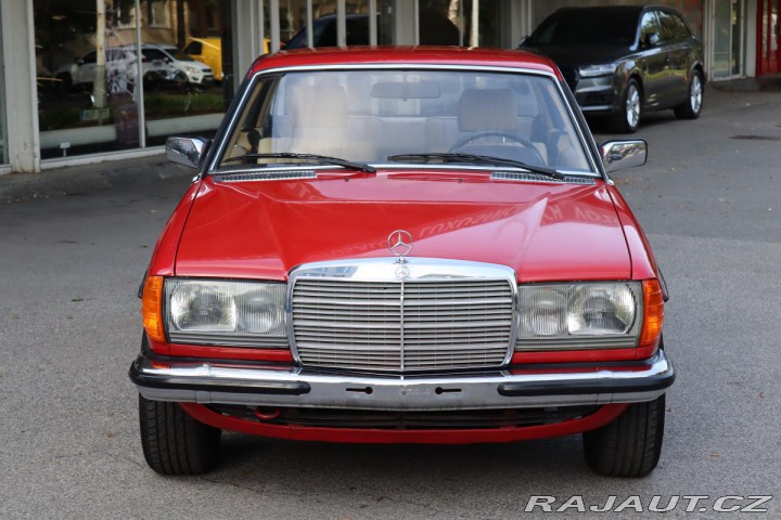 Mercedes-Benz 123 230CE KUPÉ AUTOMAT 100kW 1981
