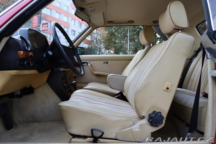 Mercedes-Benz 123 230CE KUPÉ AUTOMAT 100kW 1981