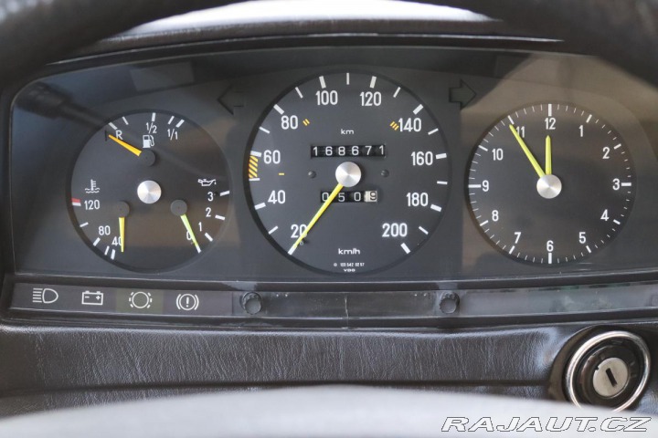 Mercedes-Benz 123 230CE KUPÉ AUTOMAT 100kW 1981