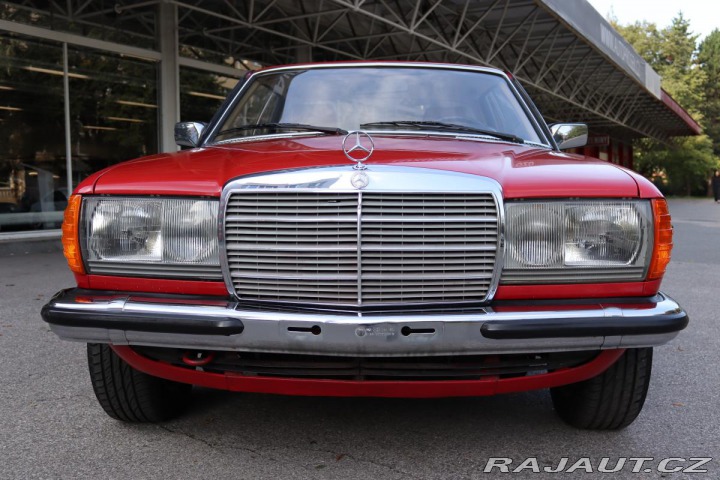 Mercedes-Benz 123 230CE KUPÉ AUTOMAT 100kW 1981